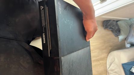 Xbox with 1 controller and power cable