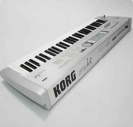 Korg Triton LE 61-Key 62-Voice Polyphonic Workstation (2000 - 2002)