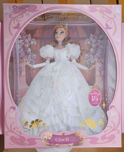 D23 2022 Enchanted 15th Anniversary Giselle 17" LE1000