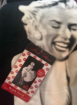 Marilyn Monroe Beach Towel (NEW)