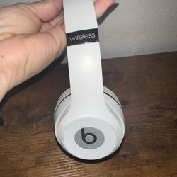 Beats by Dre White Wireless Headphones