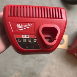 Milwaukee M12 Charger