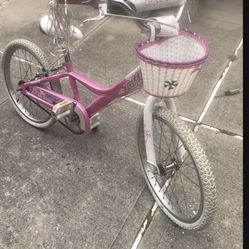 GIANT.  TUFFY.   GIRLS.  BIKE. 20”.  Loaded. 