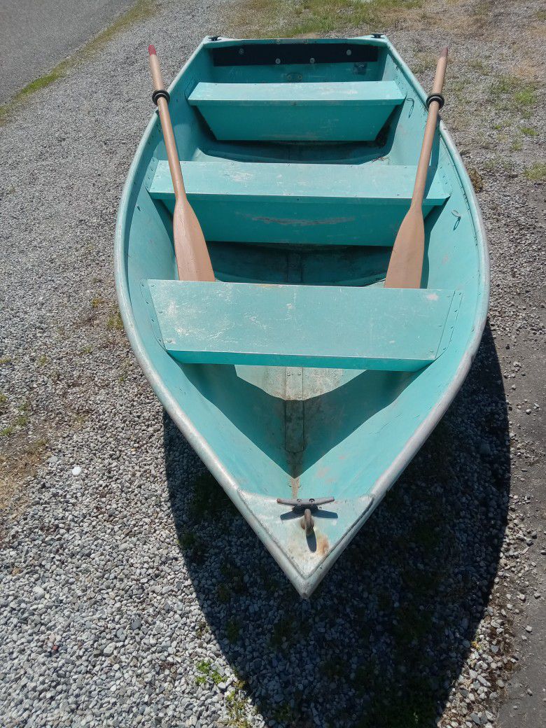 12 Ft Aluminum Boat Heavy Duty Comes With Oars 