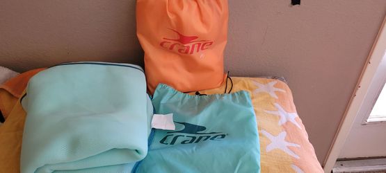beach blanket with caring pouch