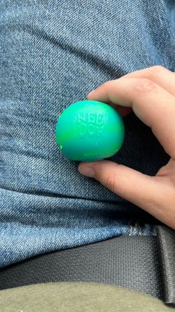 Mini rainbow ball needoh