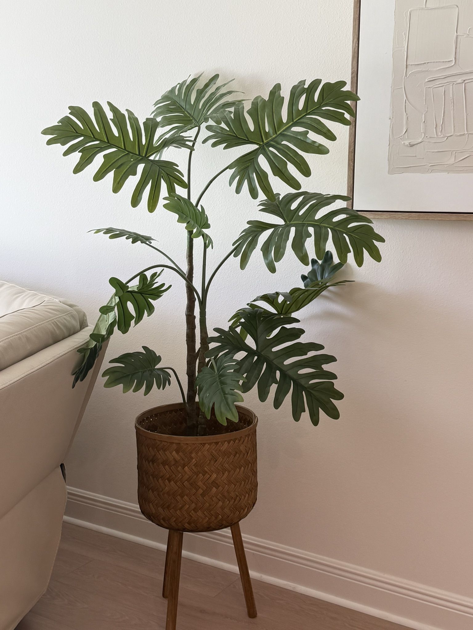 Artificial plant with a caramel straw support