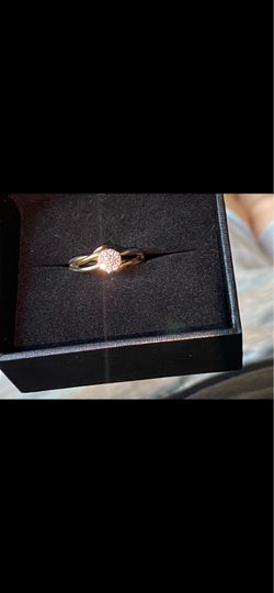 Dimond and gold/silver engagement ring