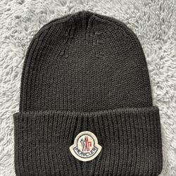 Moncler Logo Beanie (Send Offers)