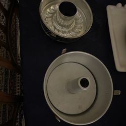 2 Metal Baking Pans