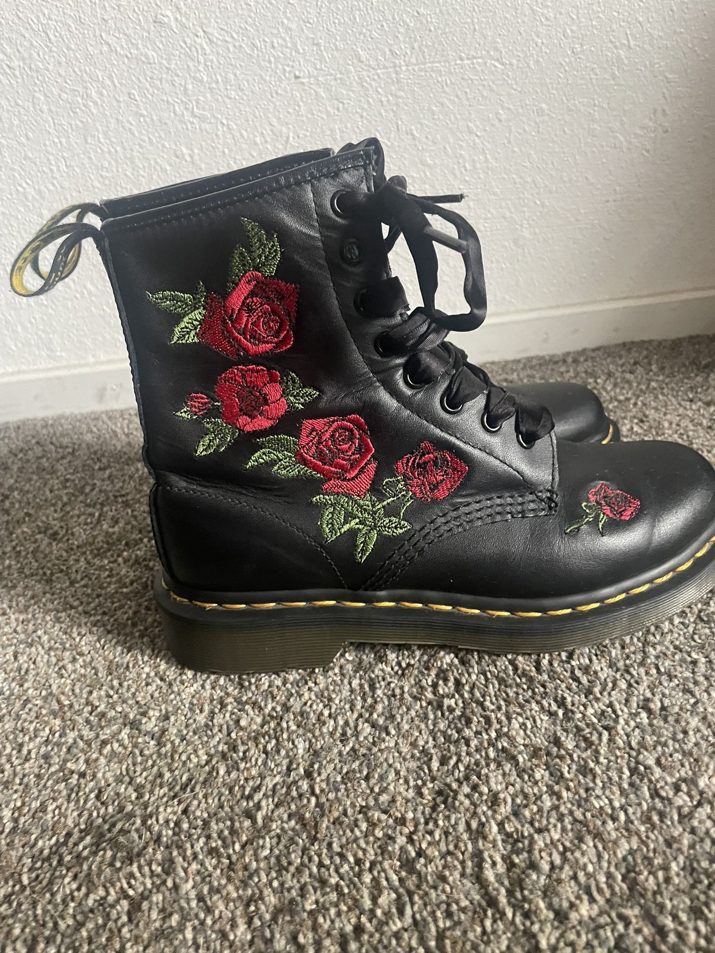 Dr. Martens Vonda Bootie - Women