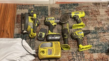 Milwaukee 12 v drill and impact and ryobi 18 v set
