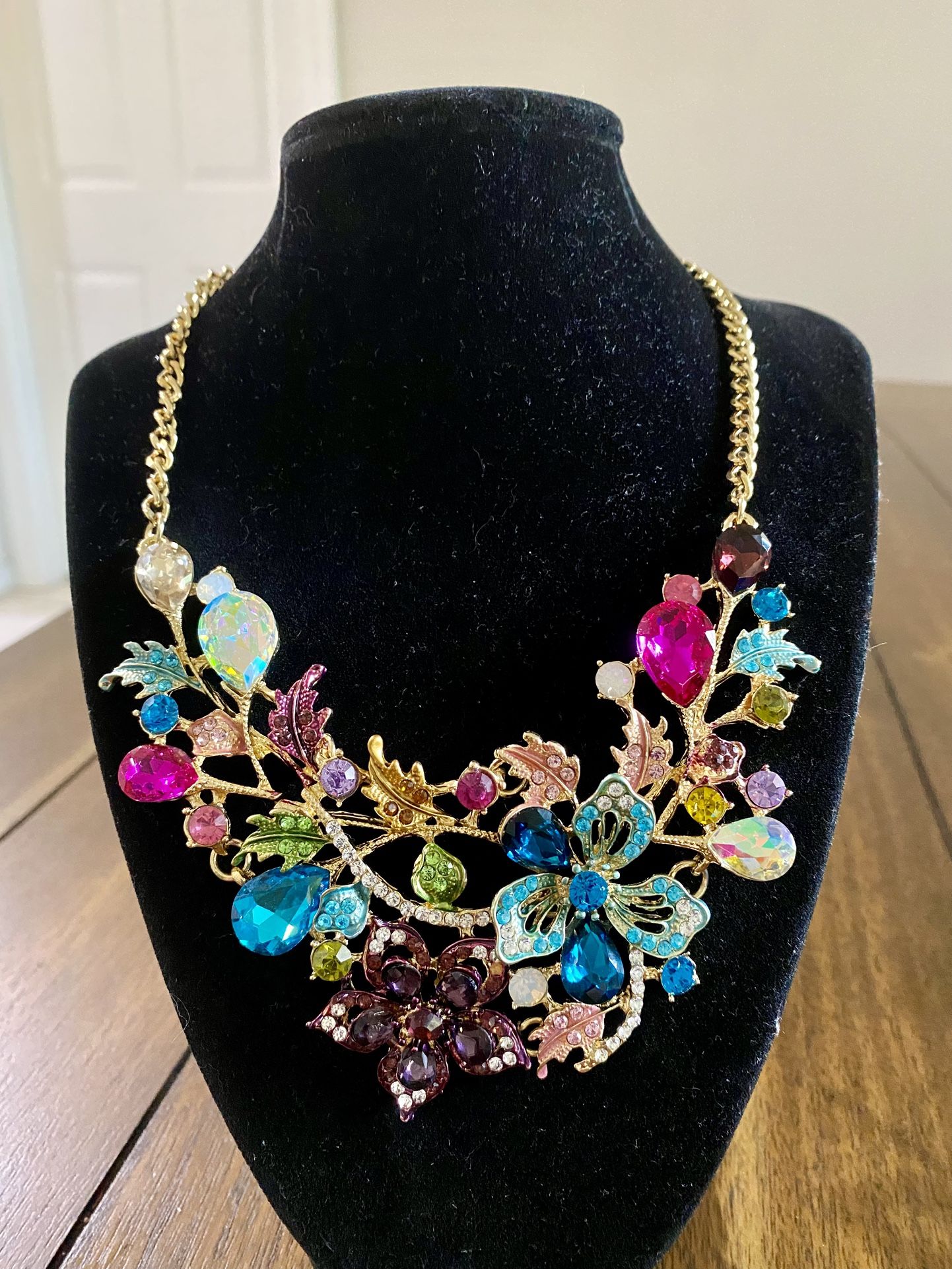 NWOT “Multicolored Crystals Gold Formal Necklace”