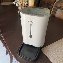 automatic  dog or cat feeder 