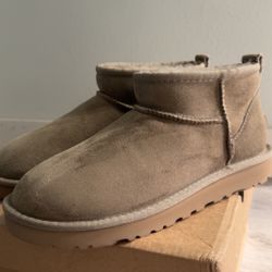 UGG Classic Mini