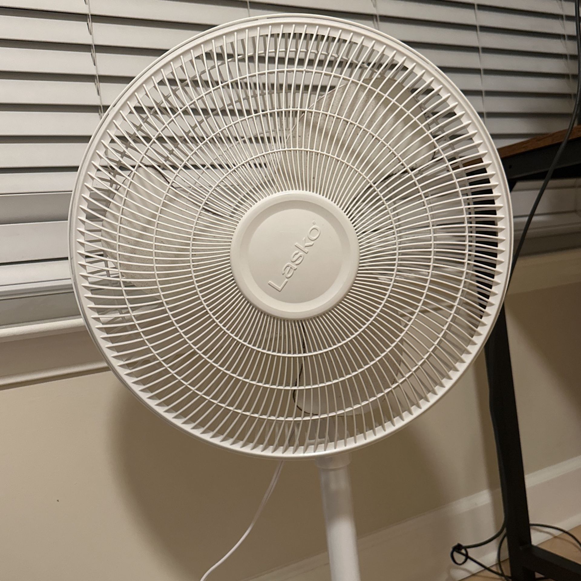 Lasko 18-inch Oscillating 3-Speed Elegance & Performance Pedestal Fan, 1820, White