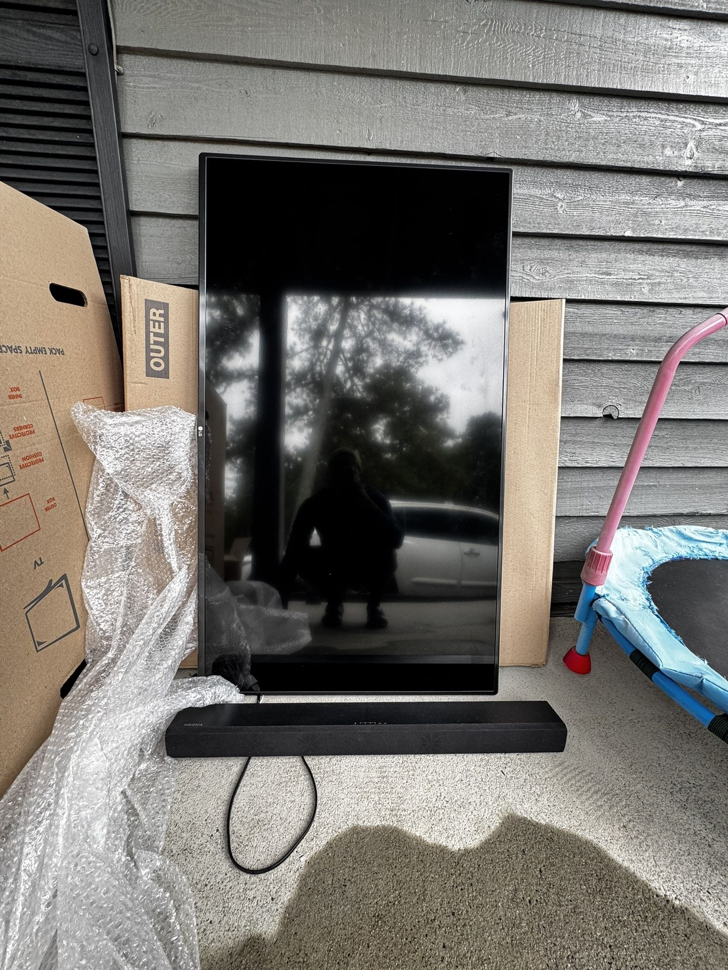 55’ LG SMART TV & Soundbar