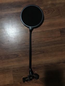 Pop shield for recording microphone