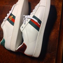 Designer White Shoes With Red And Green Atioe