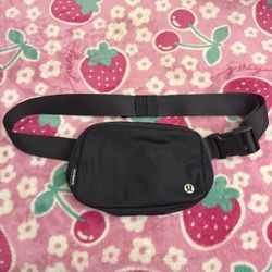 Black Lululemon waist bag
