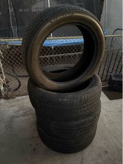 275/50R22 pair of 4 tires 65%