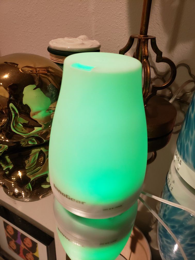 Aromatherapy oil diffuser lamp