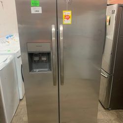FRIGIDAIRE FRSSAS 25.6 Cu.Ft. Refrigerator