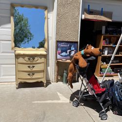 Little old-school dresser with mirror. Natural wear and tear. Or best offer.