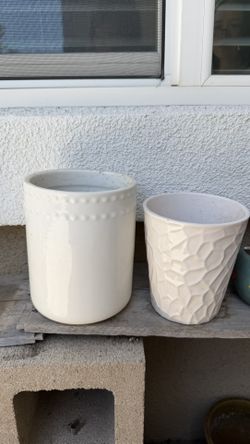 Ceramic pots × 2