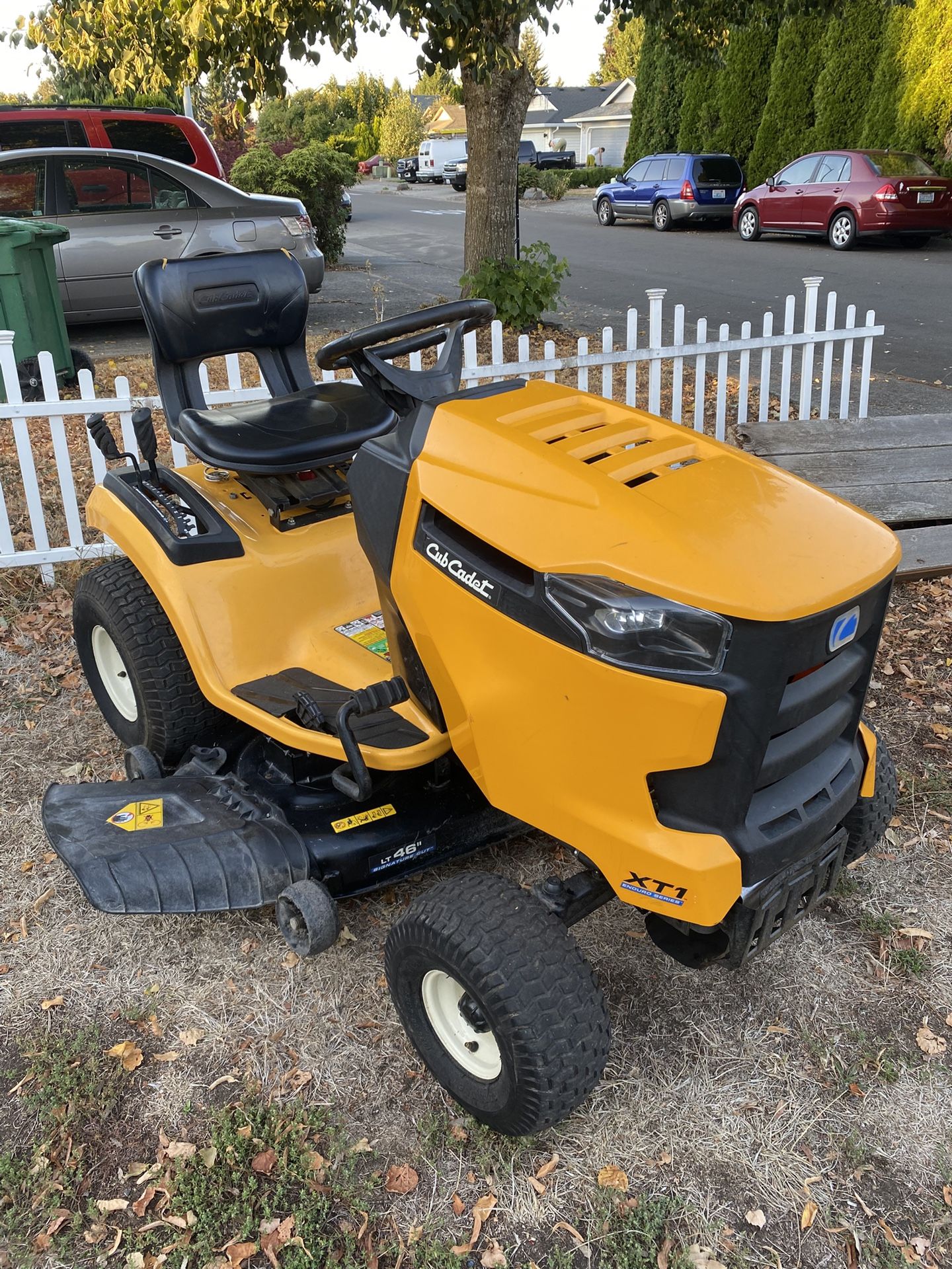 Riding Lawn Mower cub cadet xt1 46" enduro series 