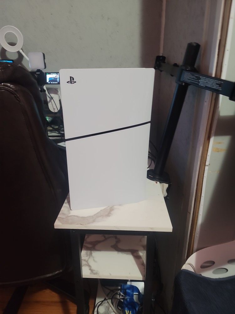 PS5 Disc Free console