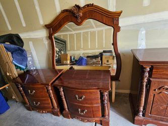 Traditional Vintage 4-Piece Set with Dresser, Mirror, and Two Nightstands.