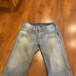 Woman’s Silver Suki Bermuda Pants Shipping Available 