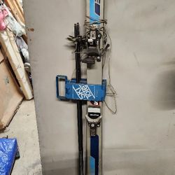 Snodance Skies With Poles And Ski Tote