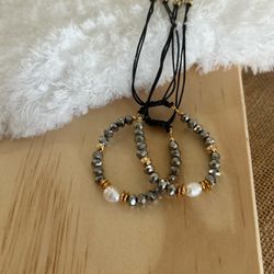 Set Shiny Grey Adjustable Bracelets With Mother Pearl