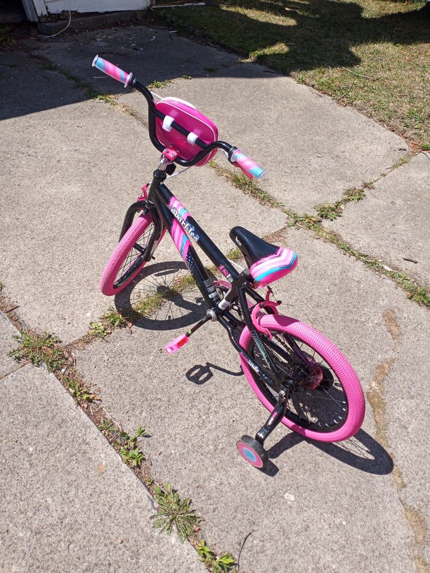 Girls Bike (LIKE NEW)
