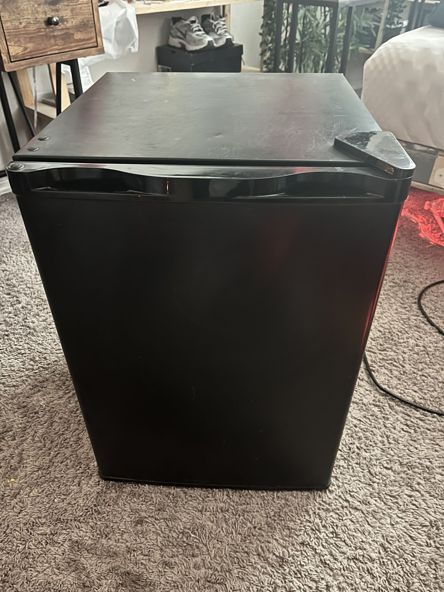 Black Mini Fridge With Freezer