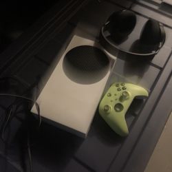 Xbox Series S (with Wireless Headset)