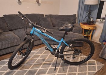 Like new Women's blue Schwinn 27.5 mountain  bike
