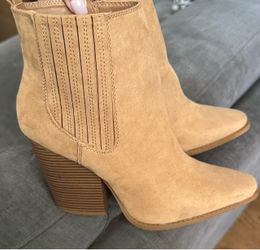 Women’s Boots size 9