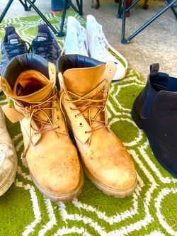 Winter Shoes Golden cour size is 11.5