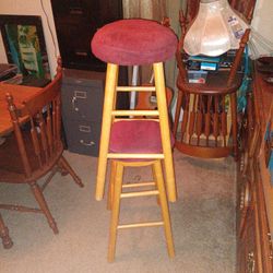 New Sloid Oak Wood Bar Stools in Excellent Condition, with Burgundy Cushion. 
