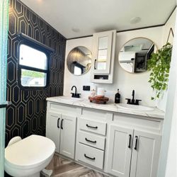 2021 Dutchmen Astoria RV - fully equipped for full-time living 