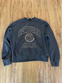 4 Medium Crew Necks