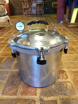 Made in the USA cast aluminum pressure cookers, no gaskets