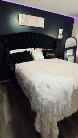 Six piece queen bedroom set