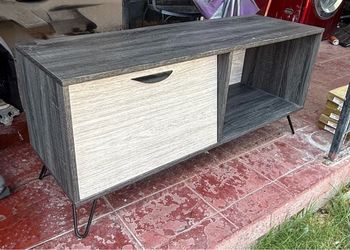 Two-Tone TV Stand with Hairpin Legs