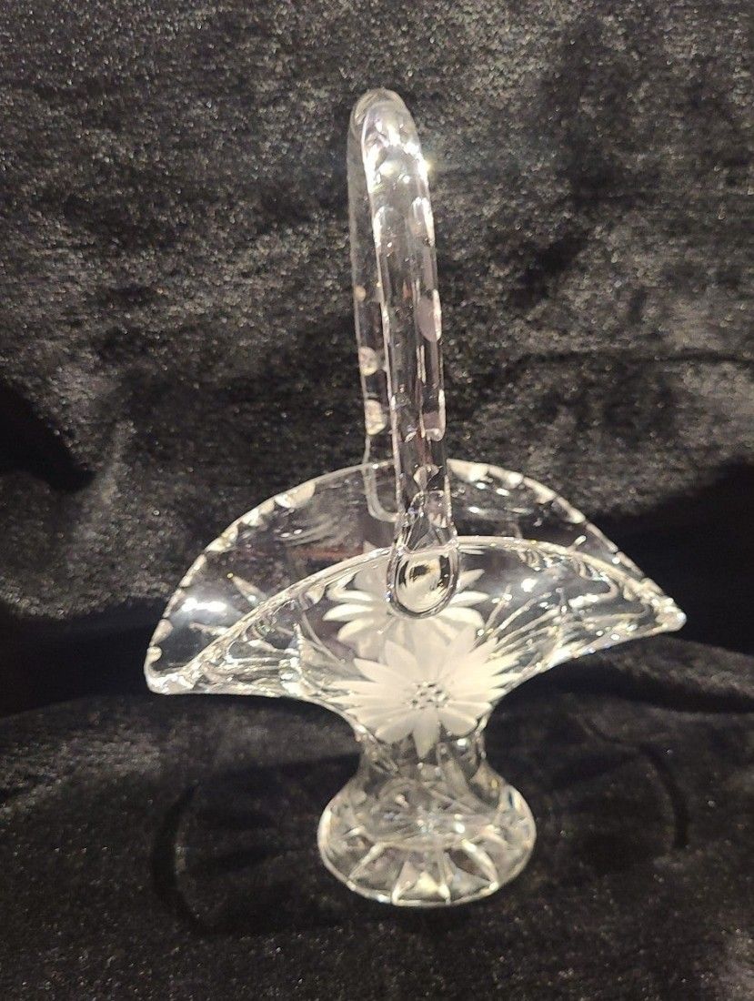 Vintage Sunflower Lead Crystal Basket.
