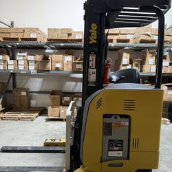 Yale 36V Electric Reach Forklift – 3,500lb – 212” Lift – 2023 Battery + Charger