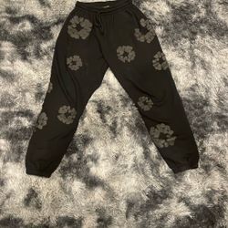 Men’s Black On Black Flower, Denim, Tears Sweatpants Size Medium